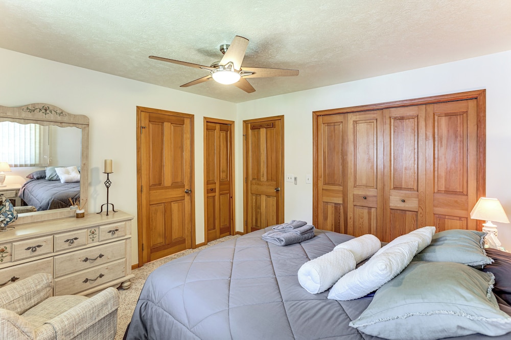 Waterfront Home on Duck Lake: 8 Mi to State Park!