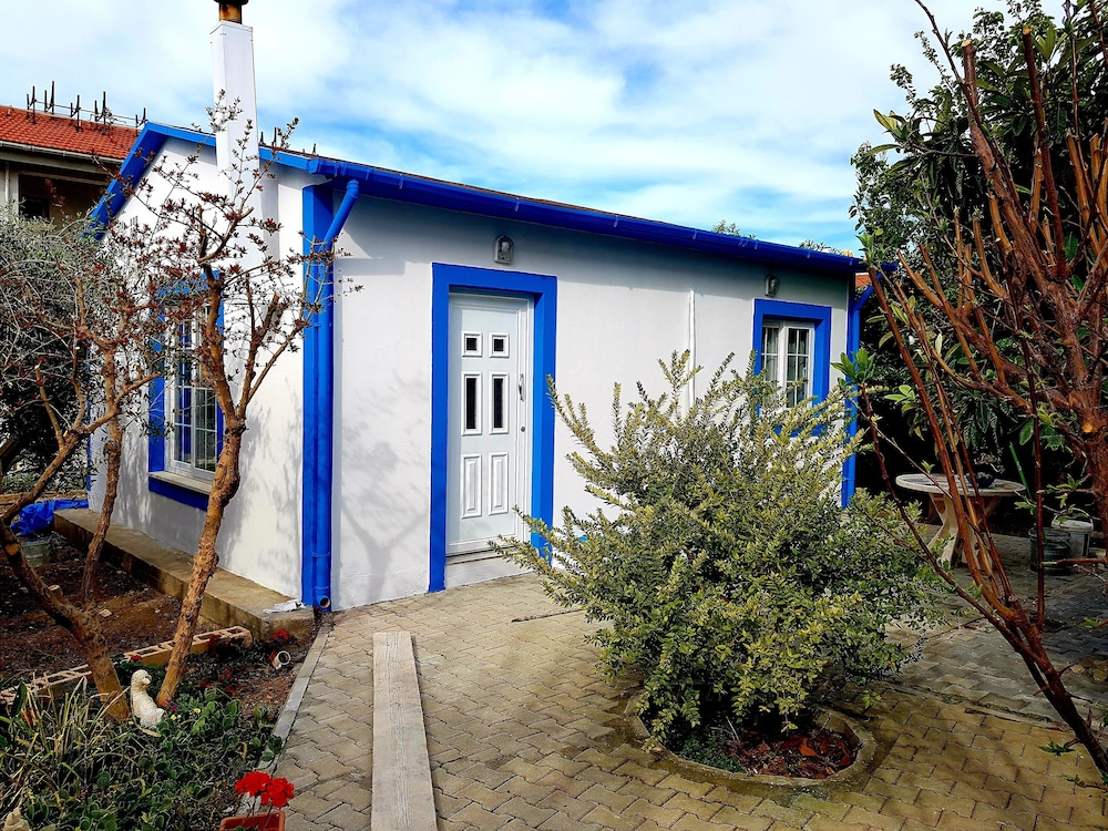 Pomegranate Cottage 1 Double Bedroom With Spectacular Mountain Sea View