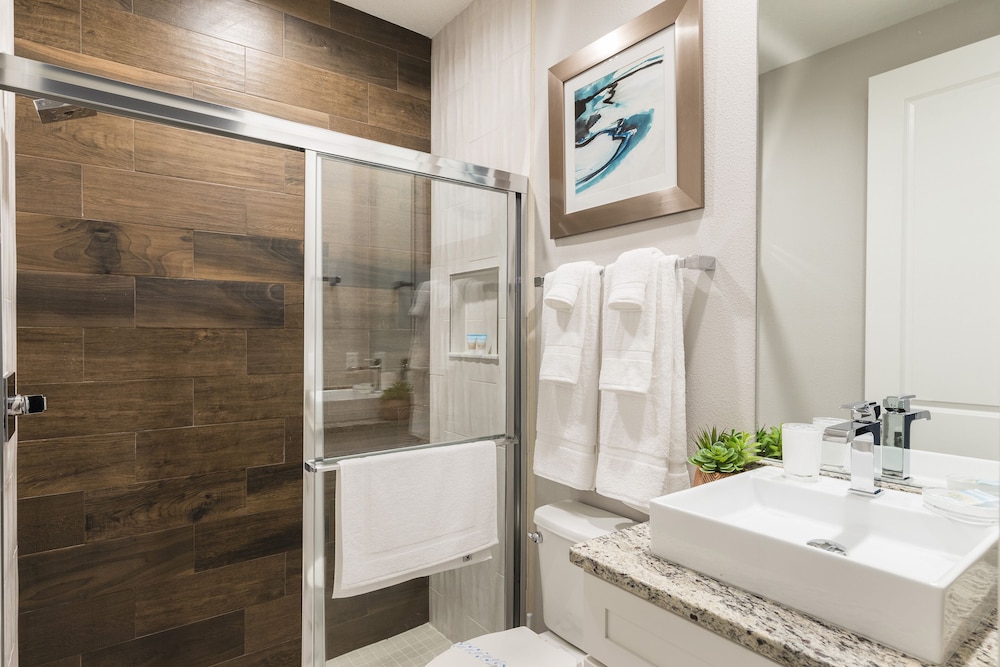 Summerville Vacation Homes by Columbia Management