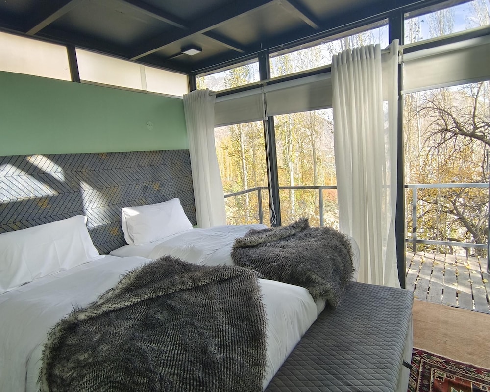 Sevinc With Forest View - Cloud Nine and a Half view 5