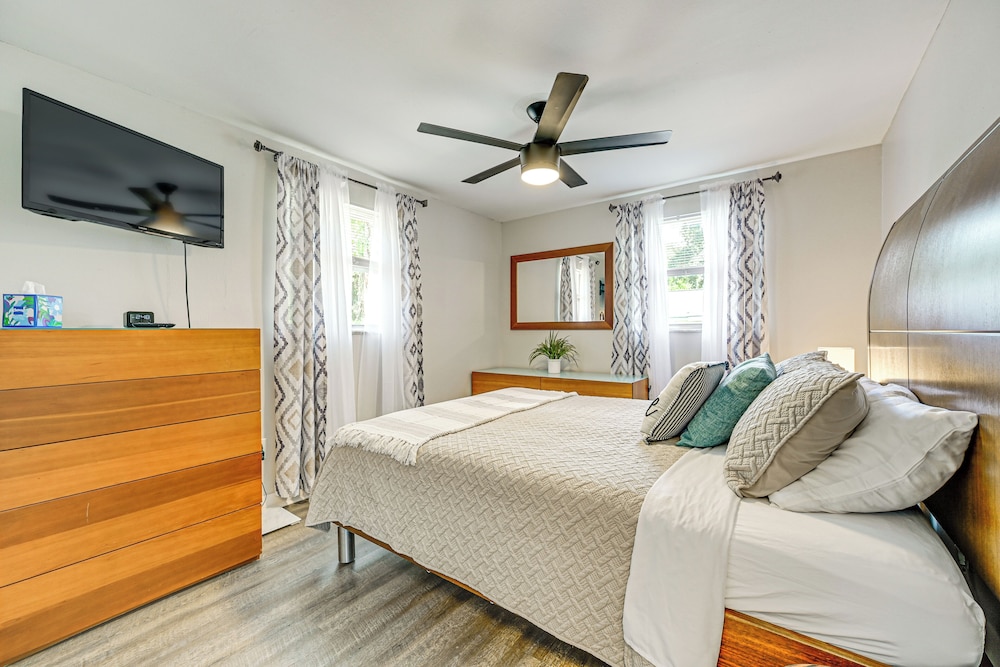 Home w/ Expansive Patio, 3 Mi to Busch Gardens!