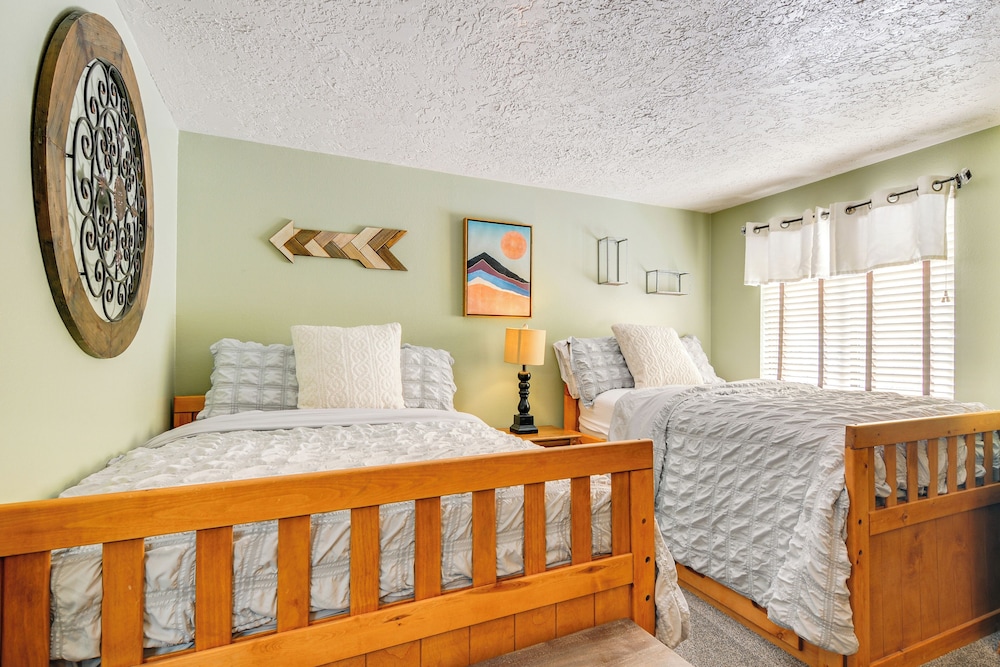 Walk to Brian Head Resort: Condo w/ Pool Access!