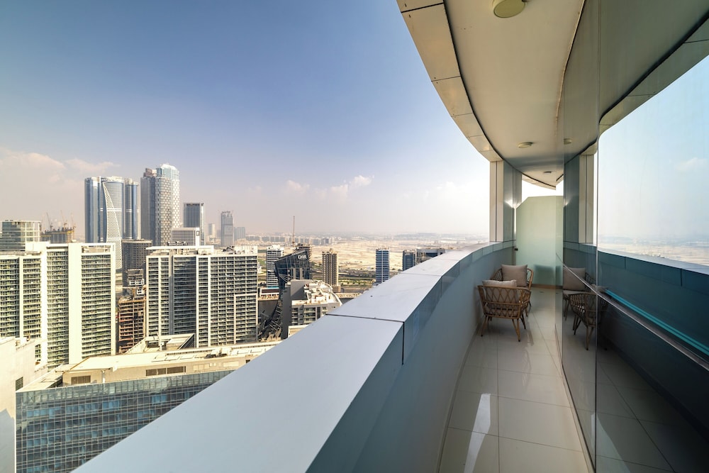 Maison Privee - Chic Downtown Living w/ Dubai Cityscape Views