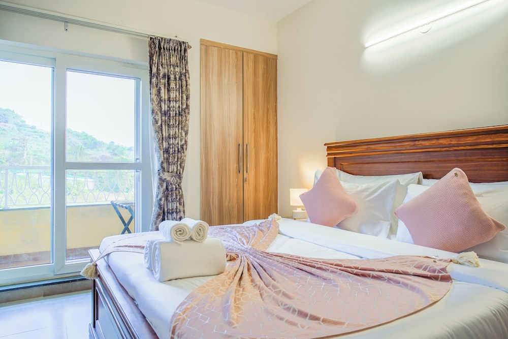 Alaya Stays Veera Marina 3 BHK Apartment