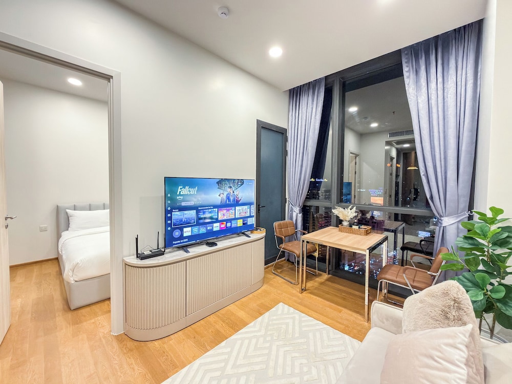 New Residence in Central Bangkok Siam Paragon · Central World