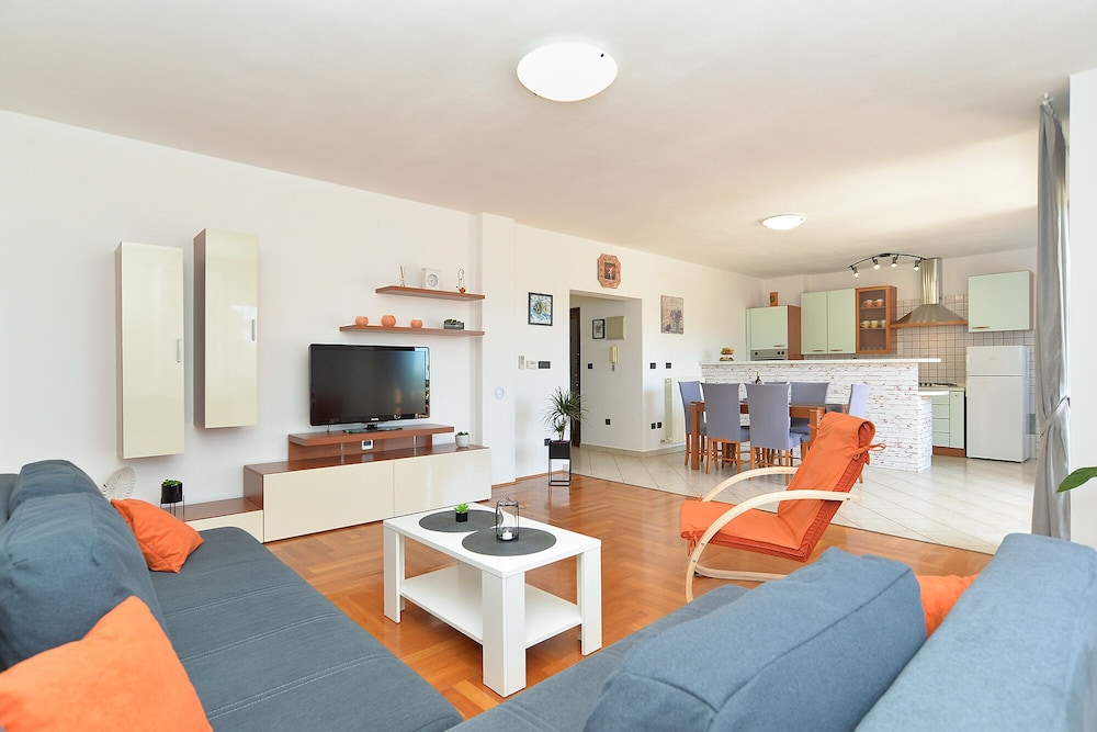 Apartments Emil 596