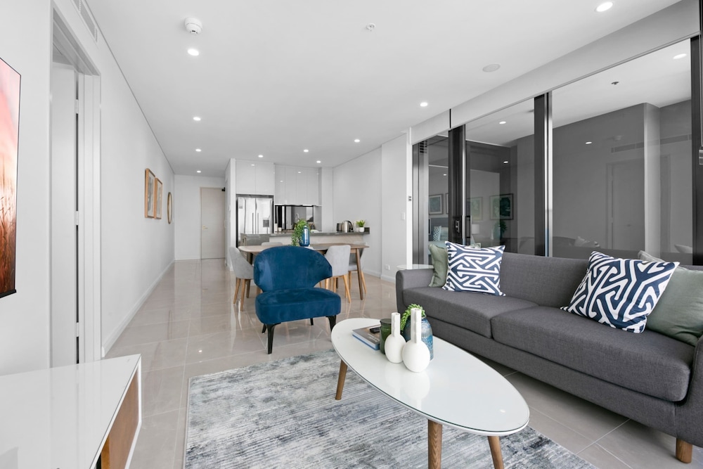 Oceanfront 2-bed With Spectacular View Pool & Gym