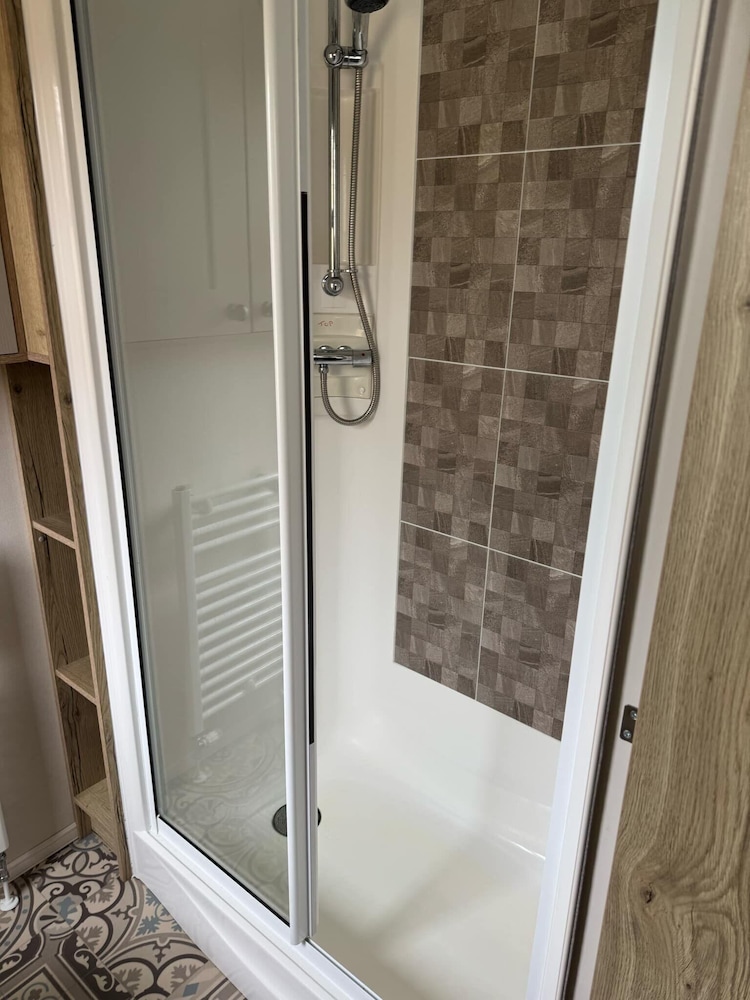 Luxury 2 Bedroom van Pets go Free