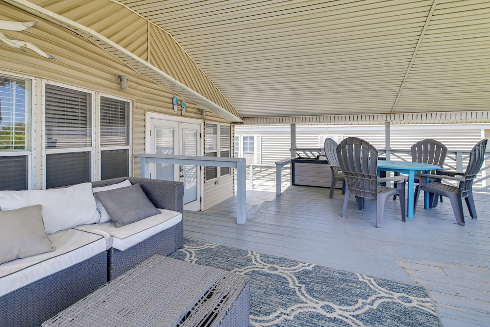 4 Mi to Beach: Home w/ Pool & Golf in Port Isabel!