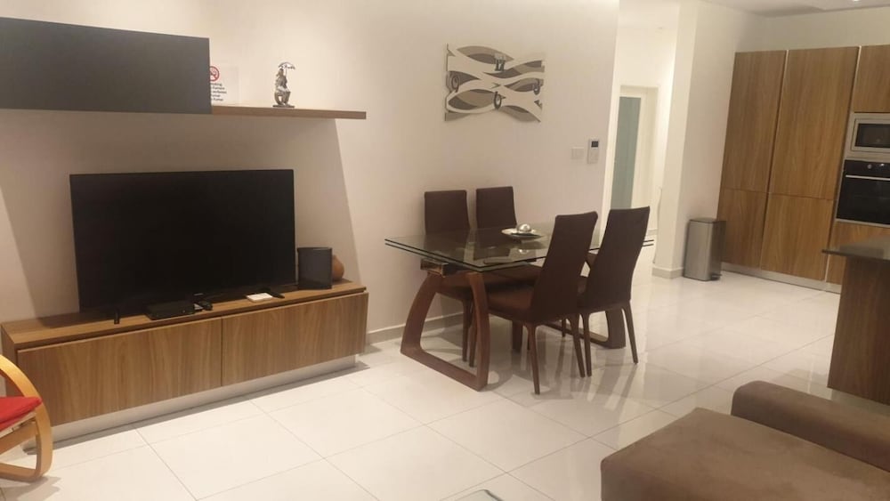 Eivissa Apartment - Spacious Accommodation