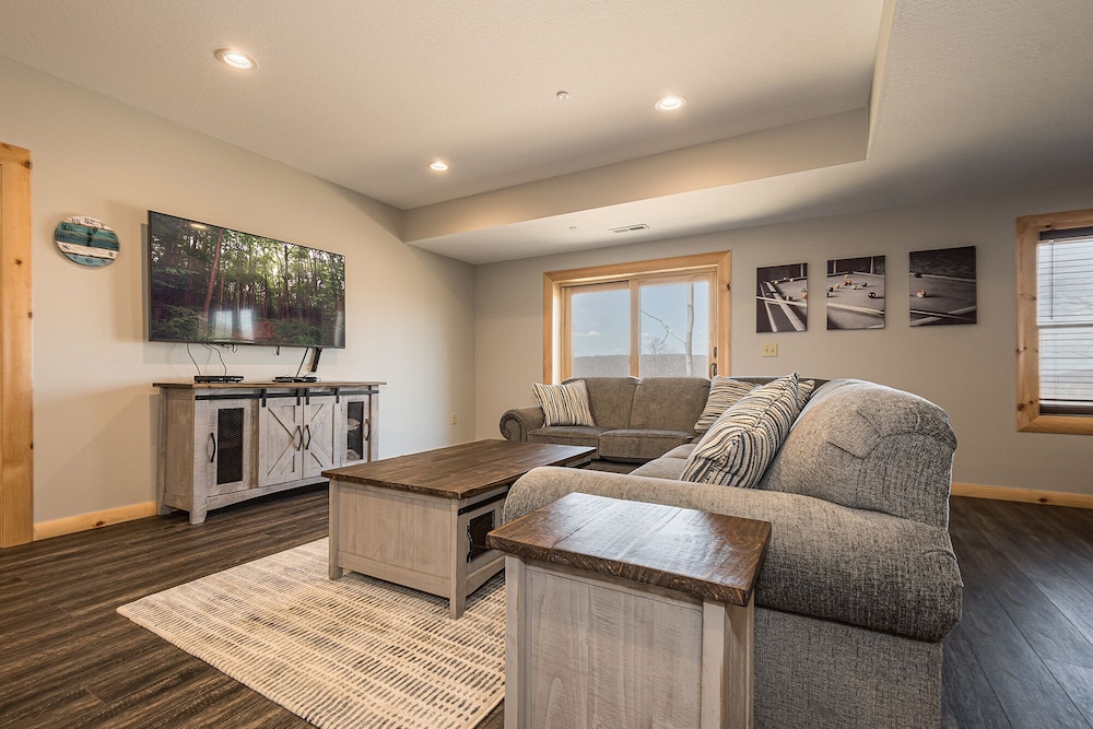 Mountain Crest Lodge - Property Image 17