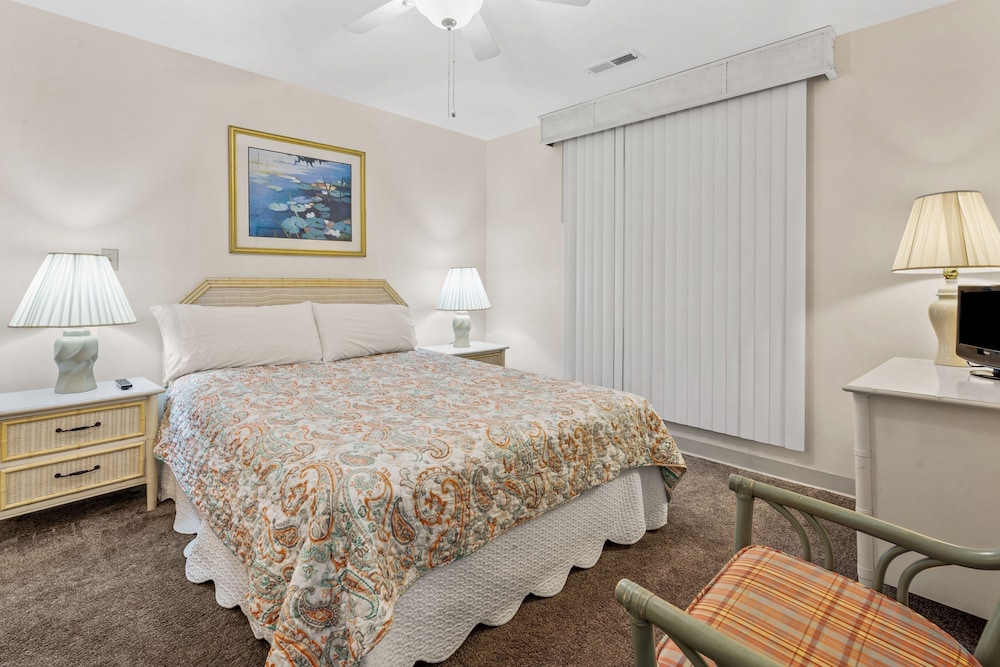 Sedgefield 102 by RedAwning