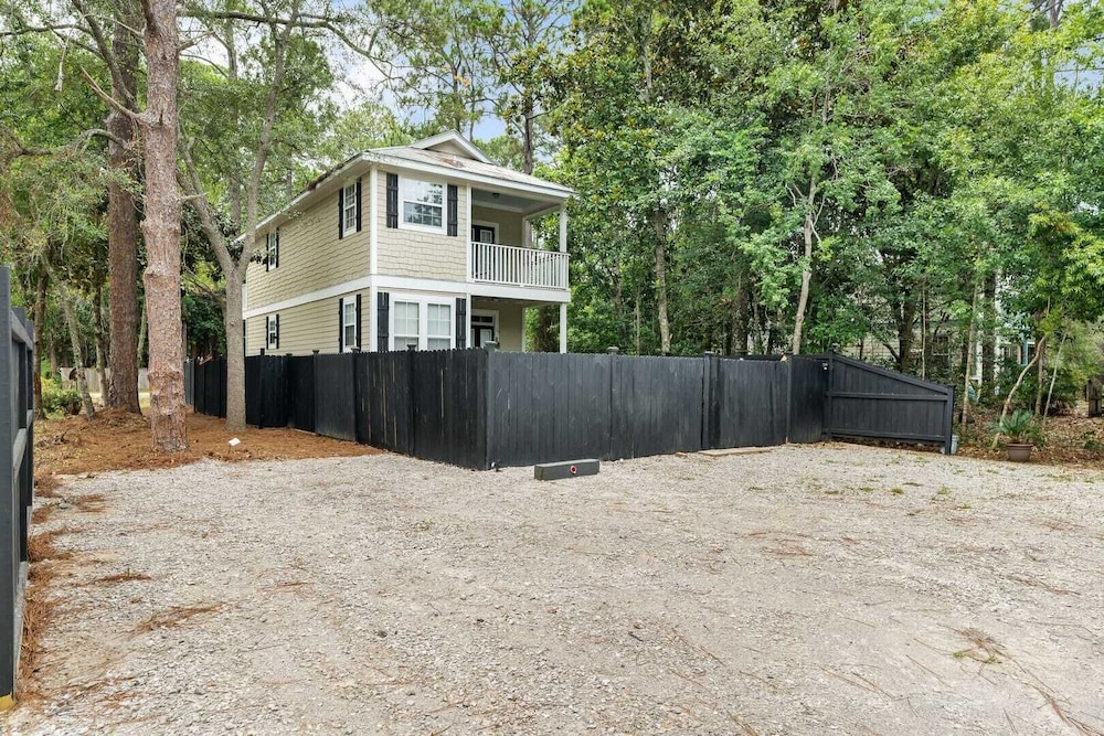 Coastal Soul 393 by Avantstay Near Boat Ramp & Bay, Private Yard