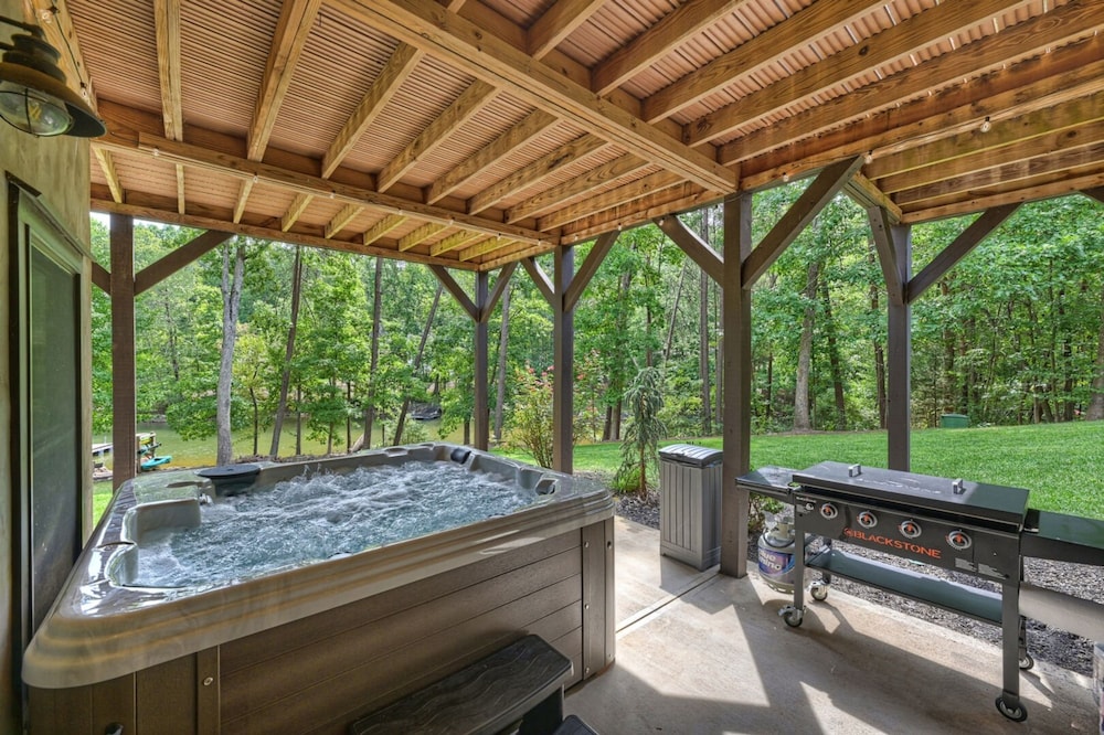 Bankhead Lodge by Avantstay Waterfront Log Cabin