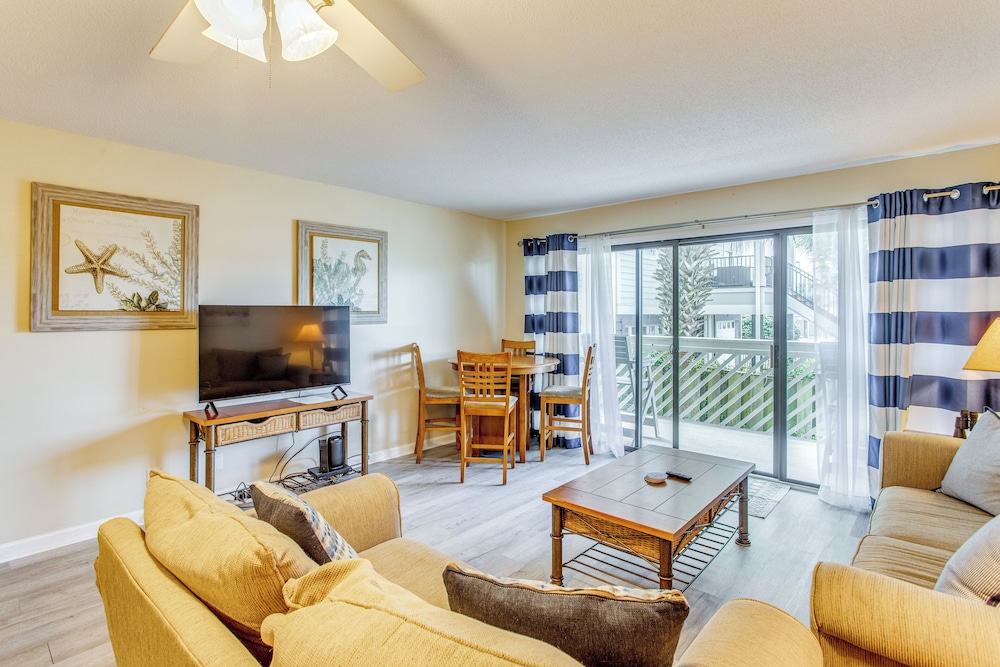 Direct Beach Access! Walkable Condo on Ocean Blvd