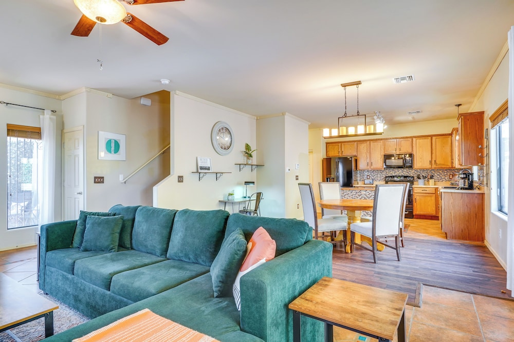 Southwestern Chic! Tucson Retreat w/ Private Patio