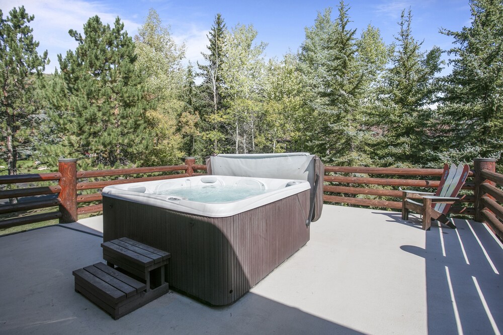 Chaparral at Deer Valley Resort - Three Bedroom Condo with Hot Tub #102 3 Condo