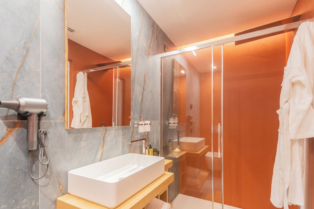 Pureview Luxury Suites, with breakfast & pool by Rent all Como