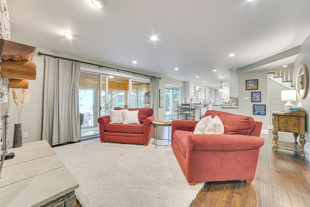 Sunroom, Dining Pavilion & More: Gem on Burt Lake!