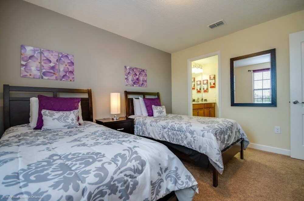 Champions Gate Luxury 6 Bedroom Resort Villa 6 Villa by Redawning - Image 5