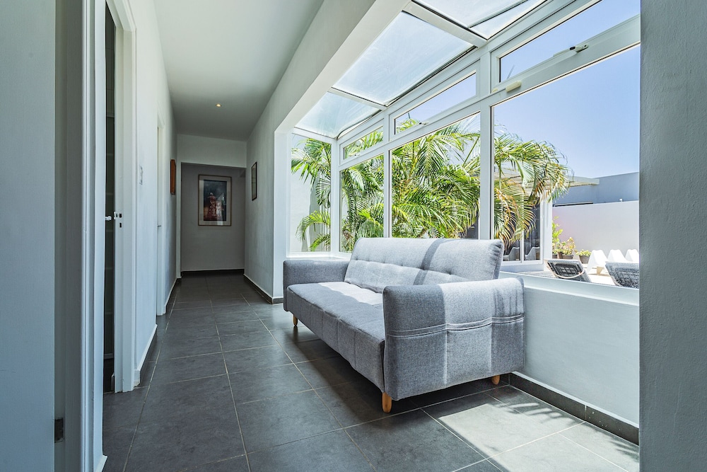 Stunning Modern Home, Near Beaches Full AC view 4
