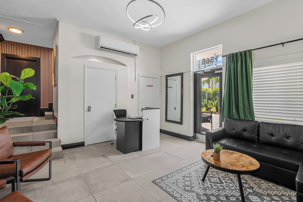 Baybreeze Apartments by Lowkl view 2