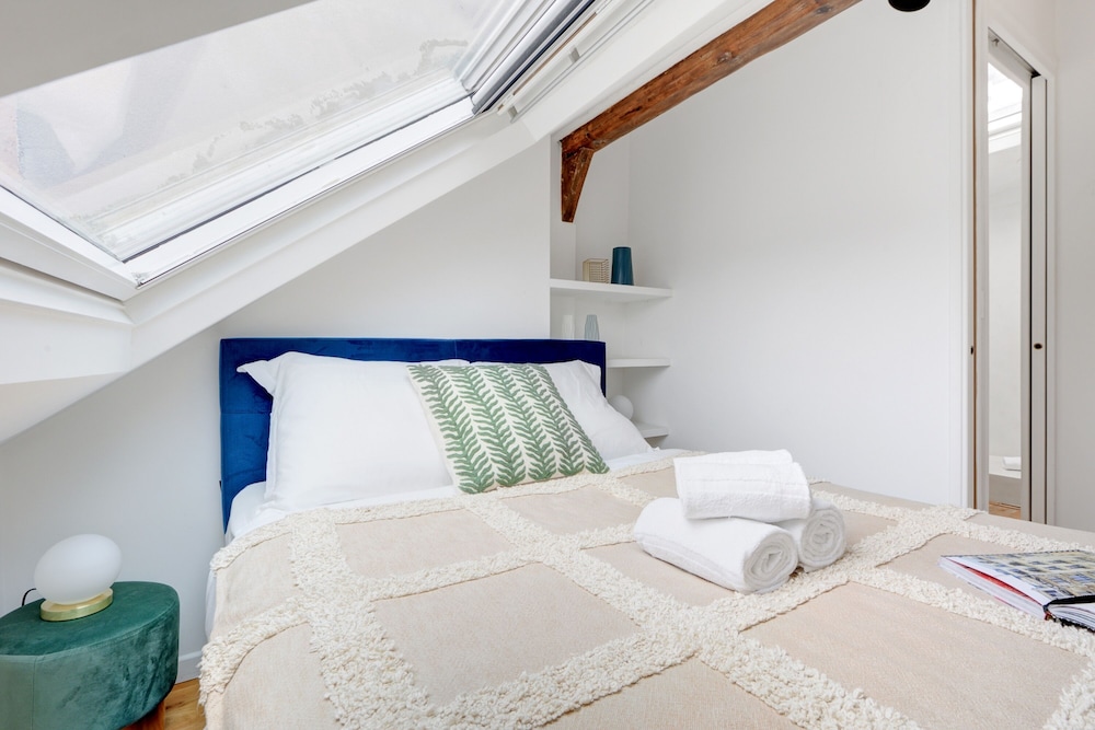 Cozy & Elegant Retreat Near Notre-Dame
