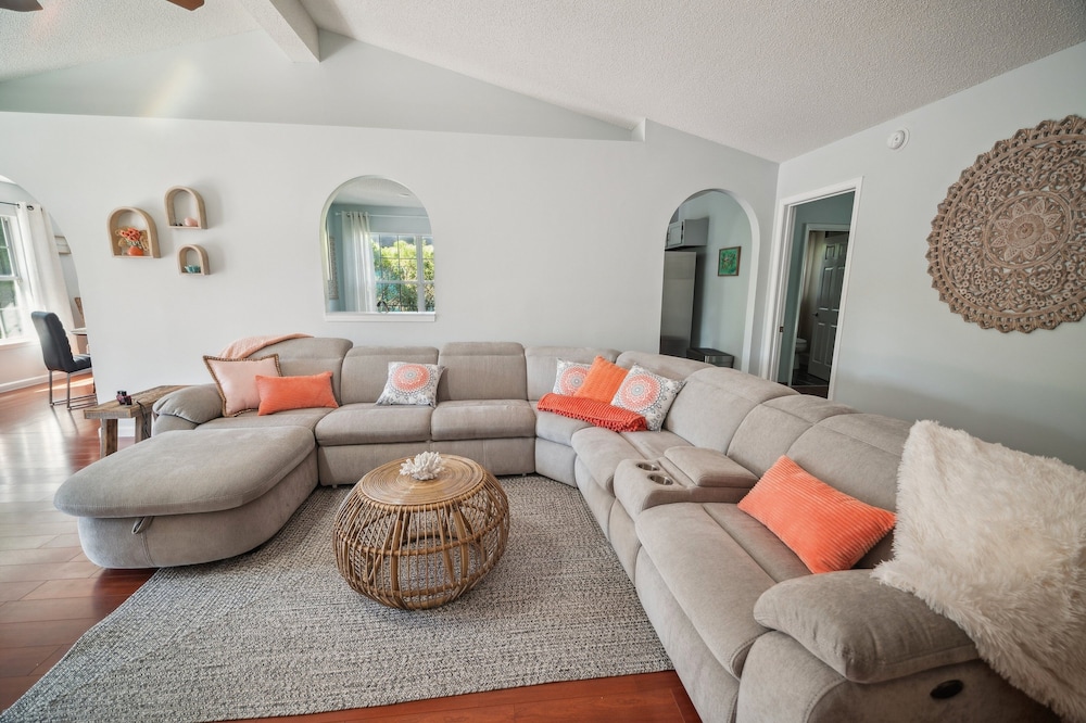 Pondside Perch - Your Waterfront Retreat 3 Bedroom Home