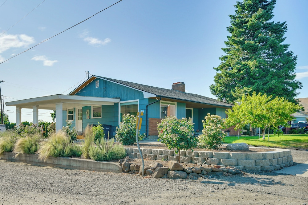 3 Mi to Dtwn: Family Home w/ Garden in Yakima