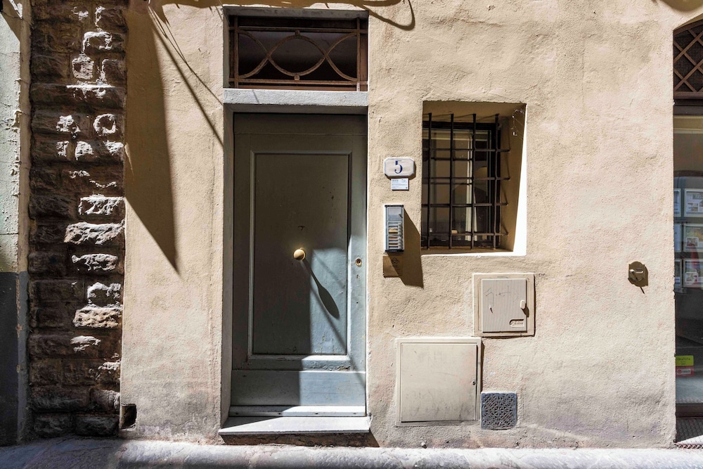 Deluxe Pitti Suites by MMega