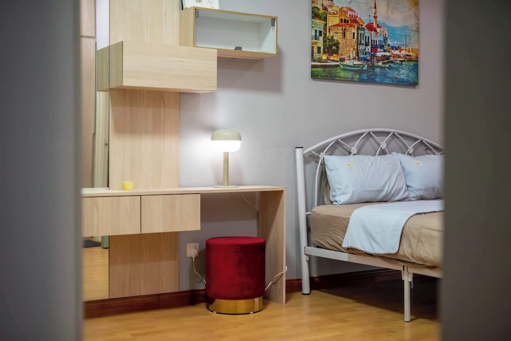 Stylish 4BR Near Paradigm Mall, Pool, Free Parking
