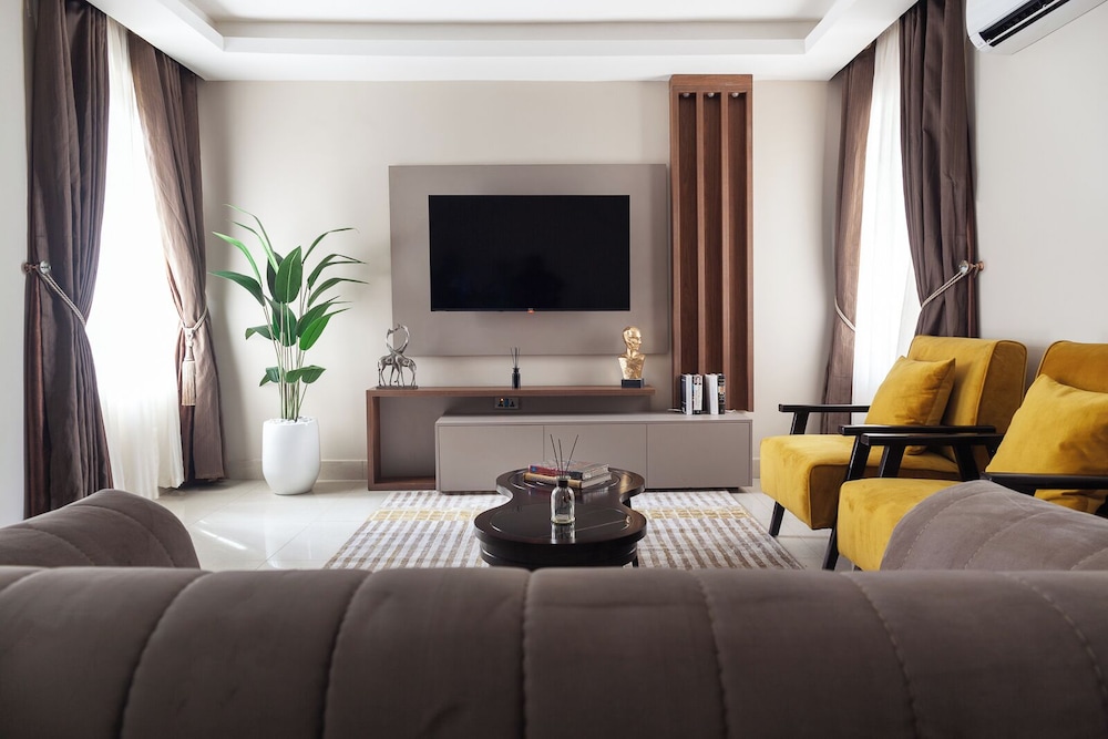 Urban Edge Comfort Apartment
