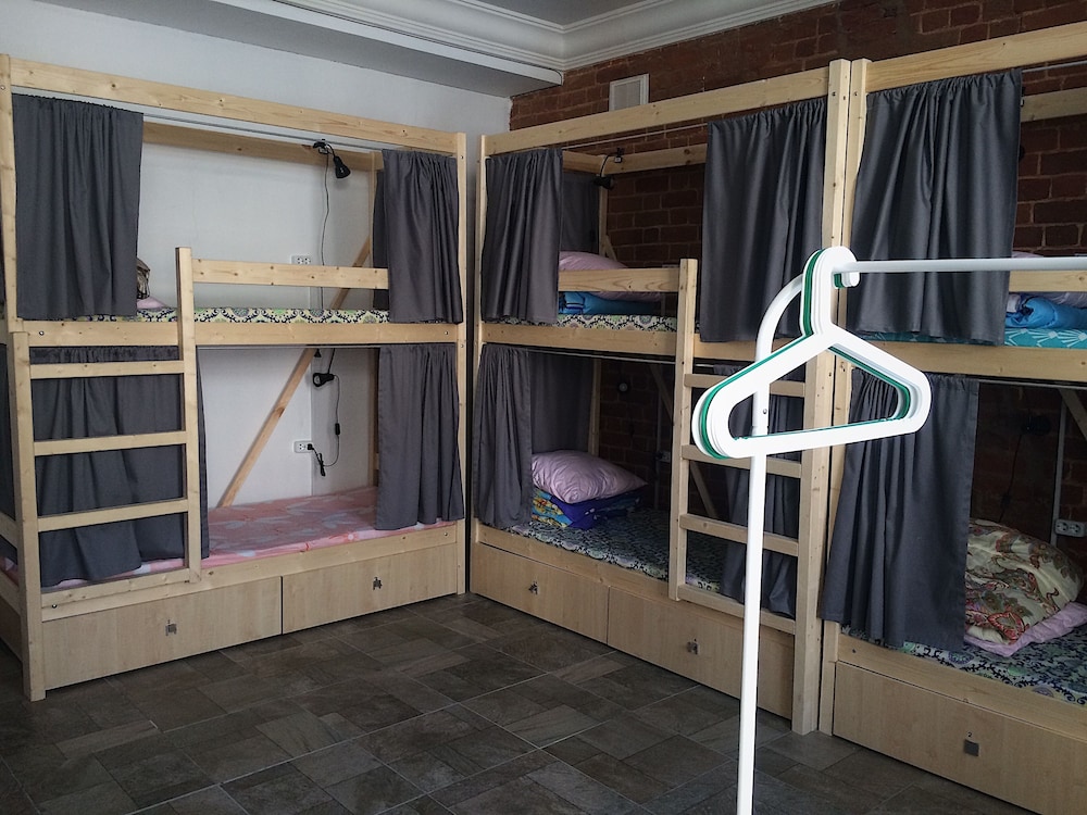 Like Hostel