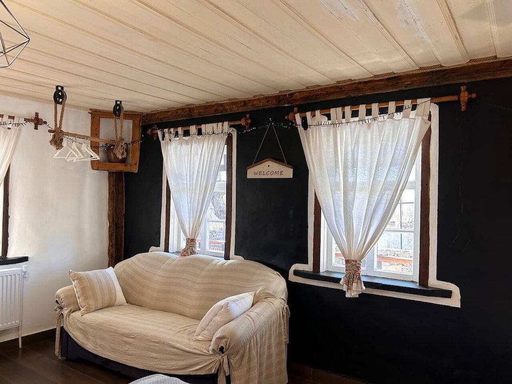 Hnameni Bovadzor Lodge