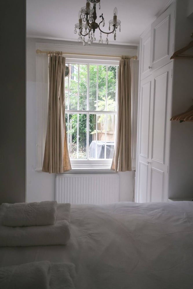 Charming 1 Bedroom Flat in Brook Green
