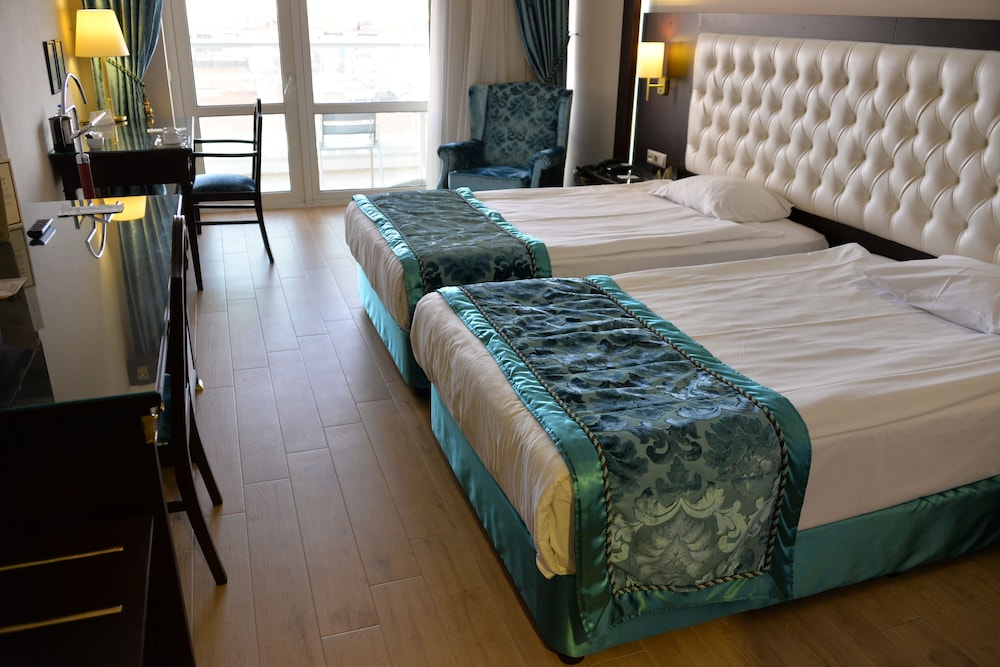 Ege Palas İş Oteli - Image 11