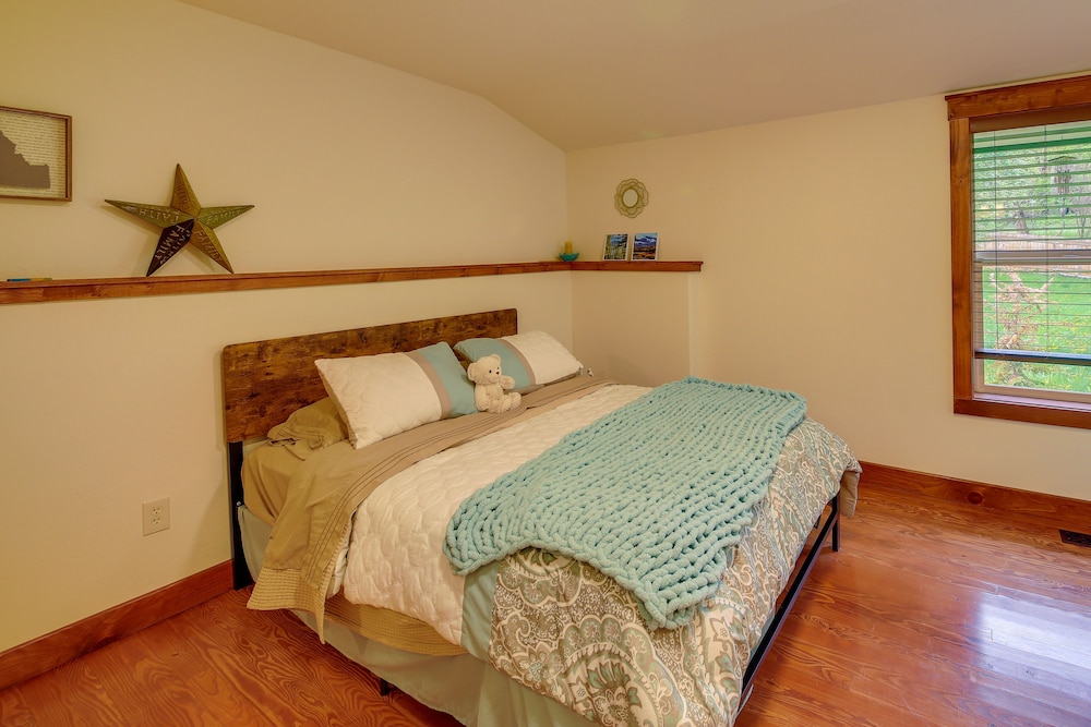 Downtown Bonners Ferry Home w/ Covered Porch! view 4