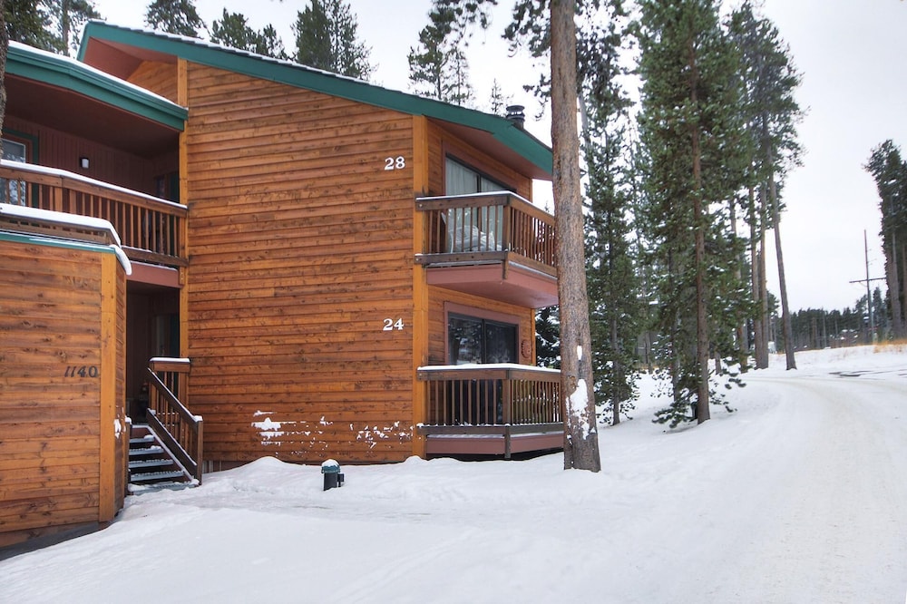 Peak 8 Ge E35 2 Bedroom Condo by RedAwning