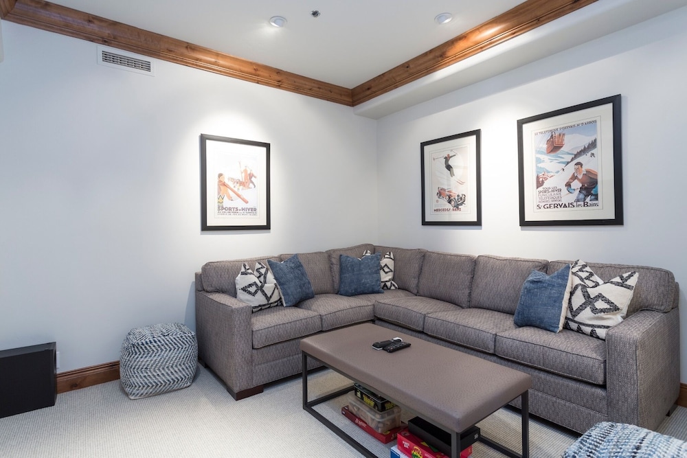 Grand Lodge - 3-Bedroom Deluxe #408 - Ski-in/out 3 Condo