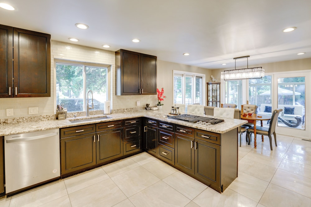 Indoor & Outdoor Entertainment! Luxe Michigan Home
