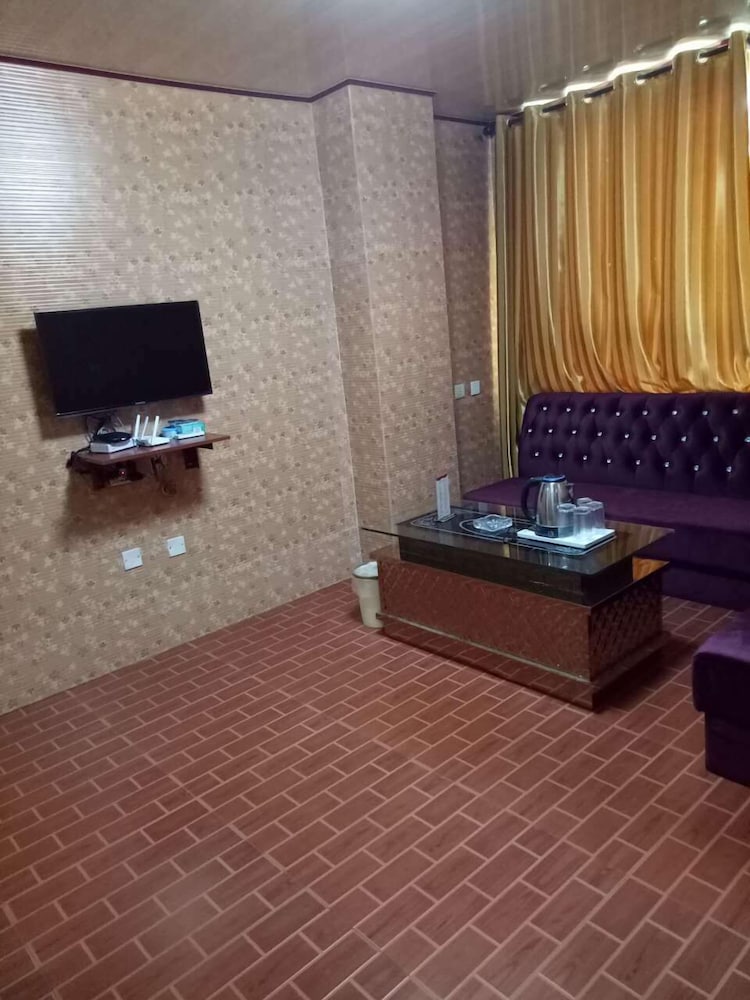 Huayun Business Hotel