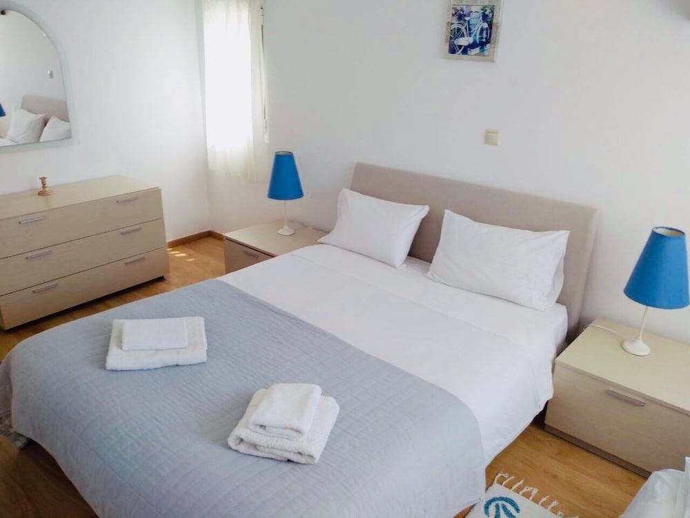 Villa Ampelaki (30 meters to the beach)