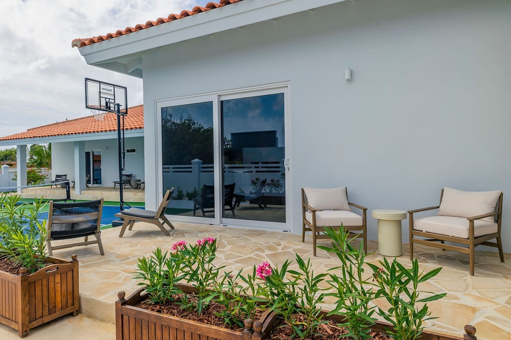 The Court Villa - 8 Bed 8 5 Bath