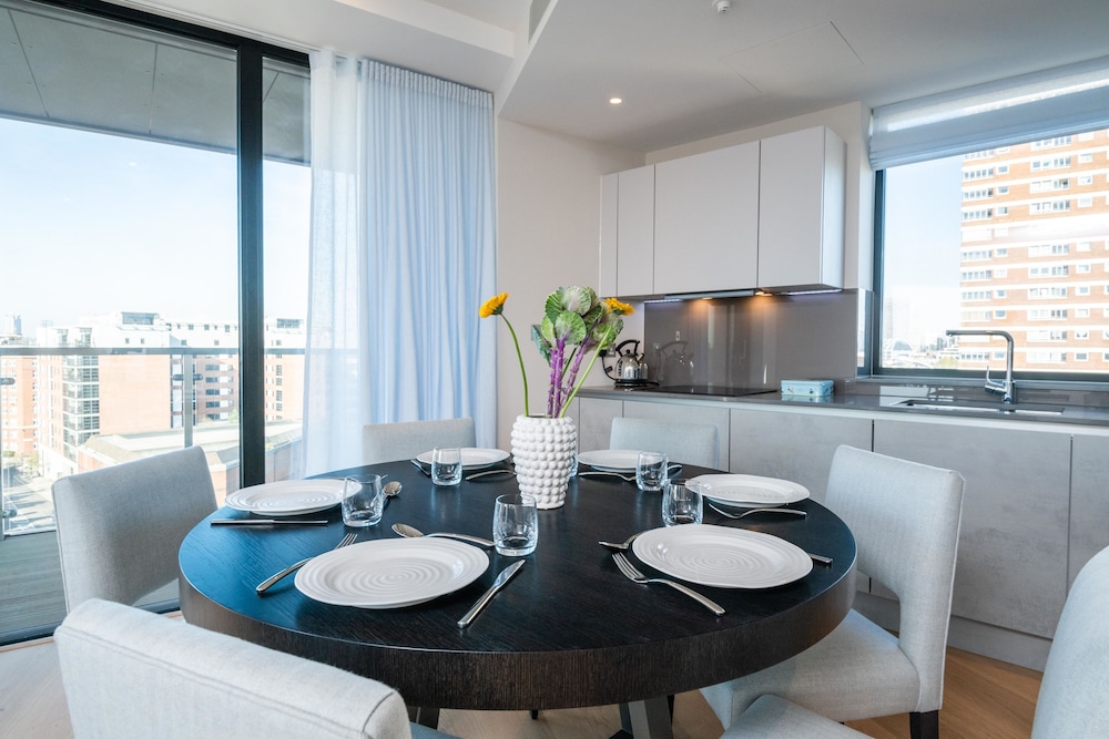 Luxurious Victoria Home by the Apollo Theatre