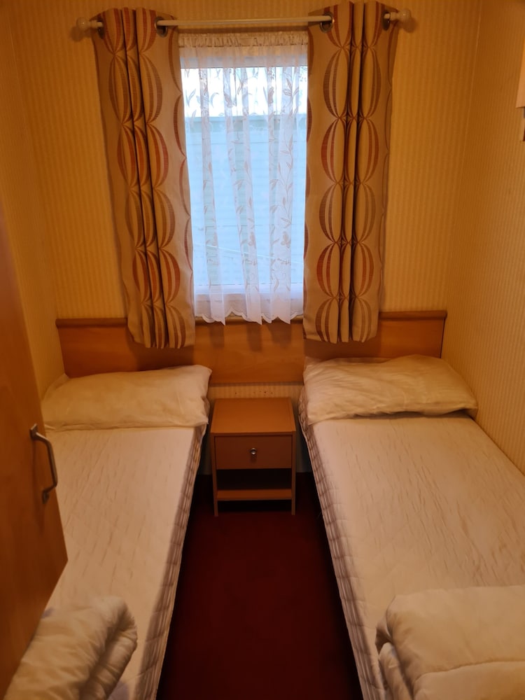 Caravan for Rent Happy Days 251 Chapel st Leonards view 3