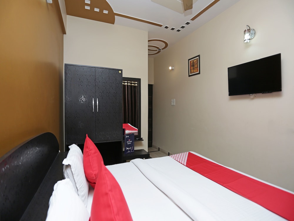 OYO 13388 Hotel Virgo