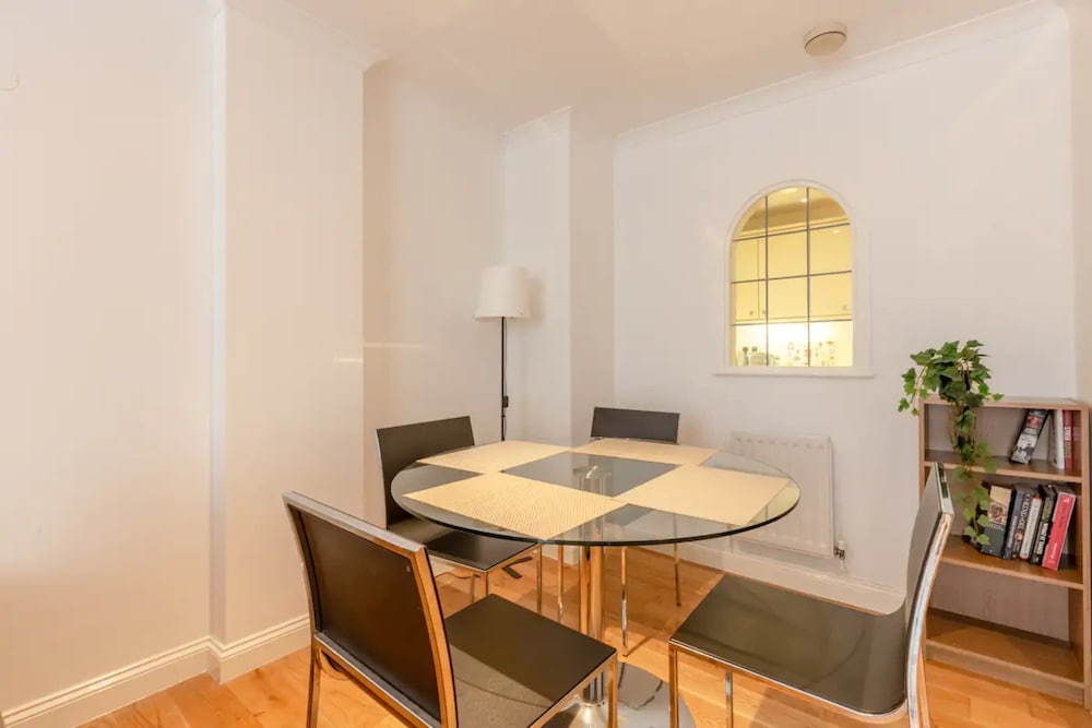 Stunning 2 Bedroom Apartment in the Heart of Westminster
