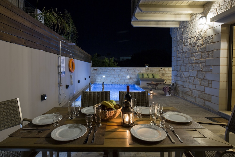 Villa Sirocos, Private eco pool, near the beach