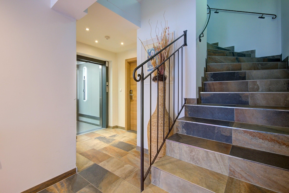 Mountain View Ski Apartment
