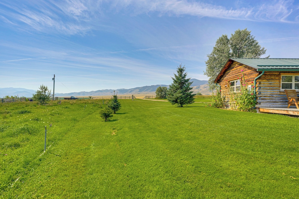 Montana Mountain Getaway: Deck & Amazing Views